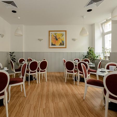 City Hotel-Pension Brandenburg Brandenburg  Екстер'єр фото