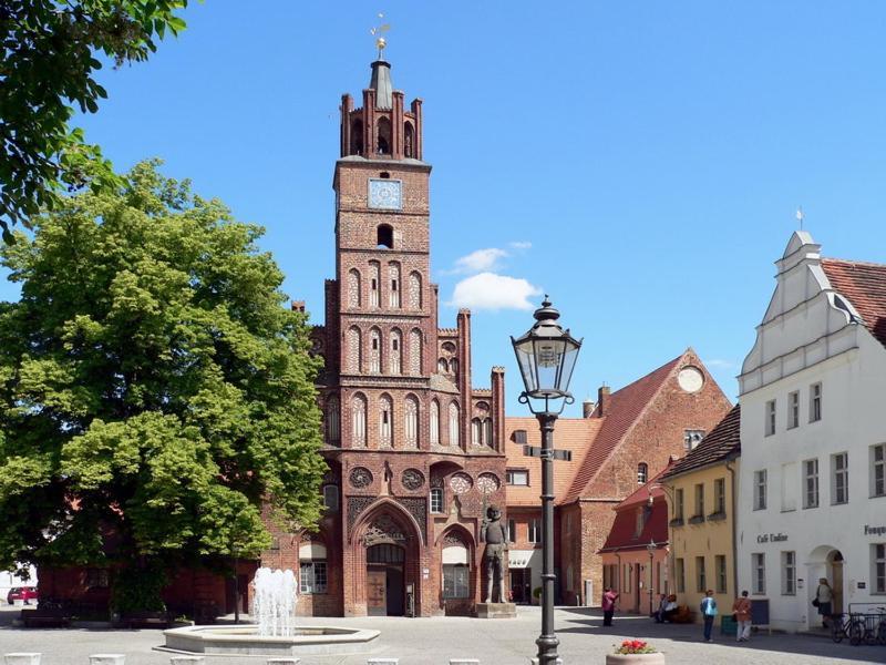 City Hotel-Pension Brandenburg Brandenburg  Екстер'єр фото