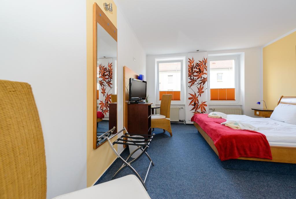 City Hotel-Pension Brandenburg Brandenburg  Екстер'єр фото